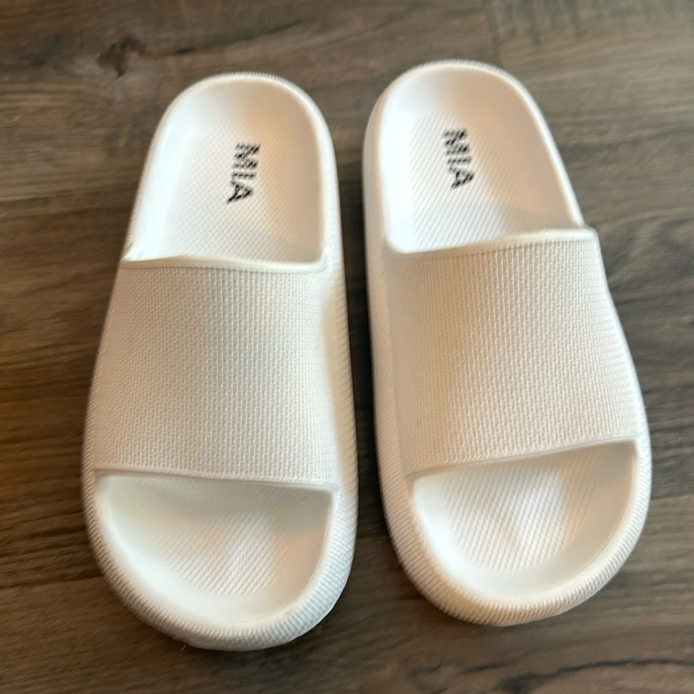 Mia slides